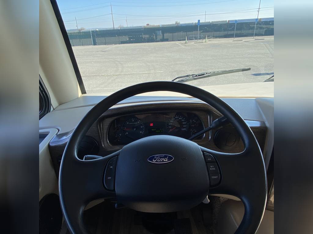 Photo 11 - 2020 Thor Motor Coach Class A Motorhome rental photo 13