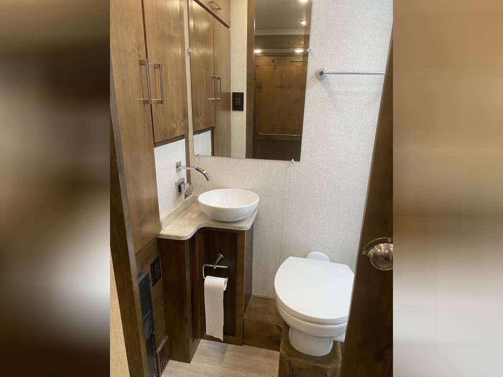Photo 8 - 2018 Tiffin Motorhomes Class C Motorhome rental photo 10