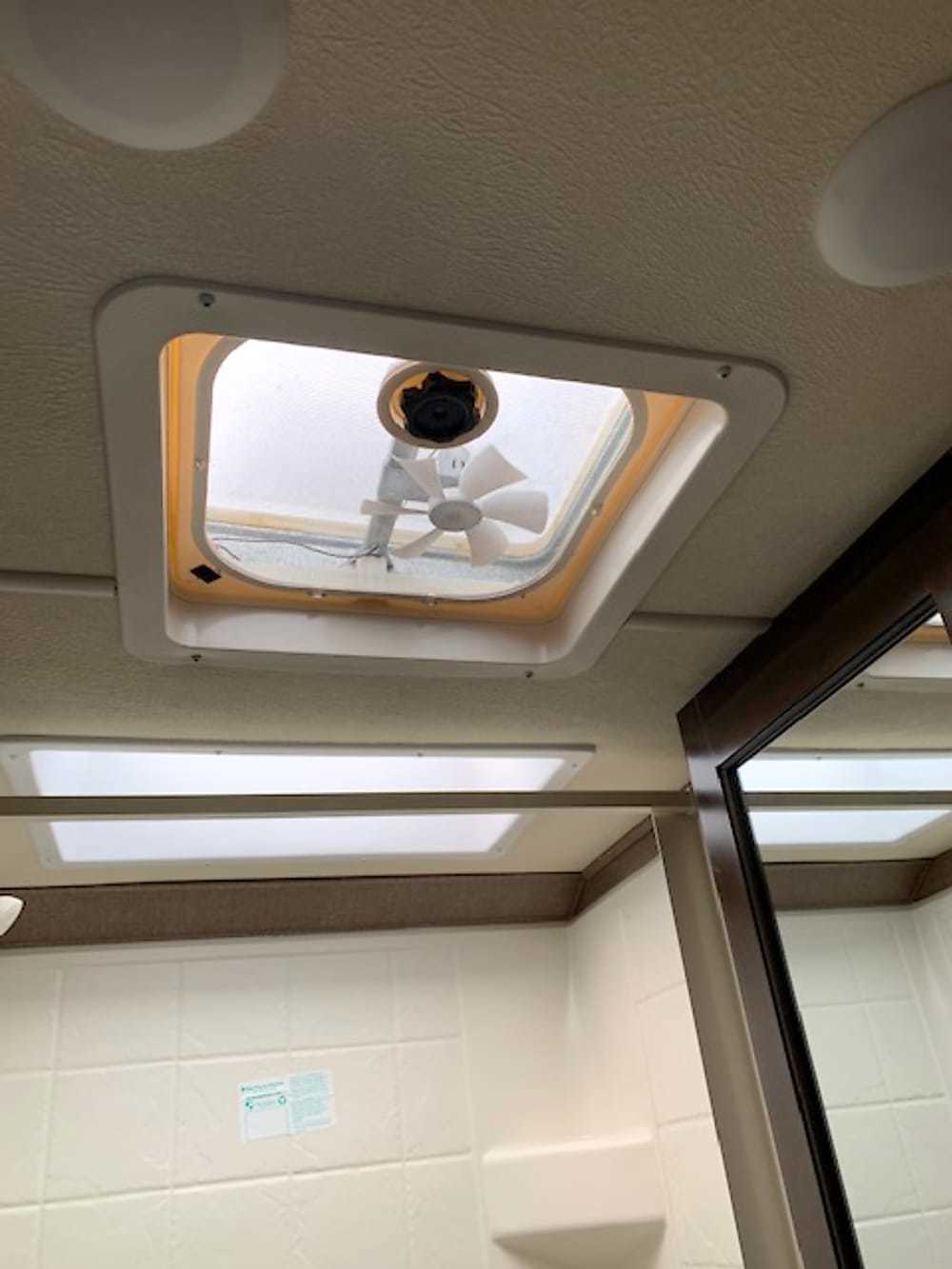 Photo 4 - 2019 Thor Motor Coach Class C Motorhome rental photo 6