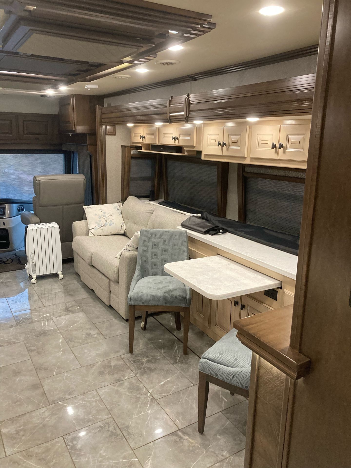 Photo 1 - 2020 American Coach Class A Motorhome rental photo 9