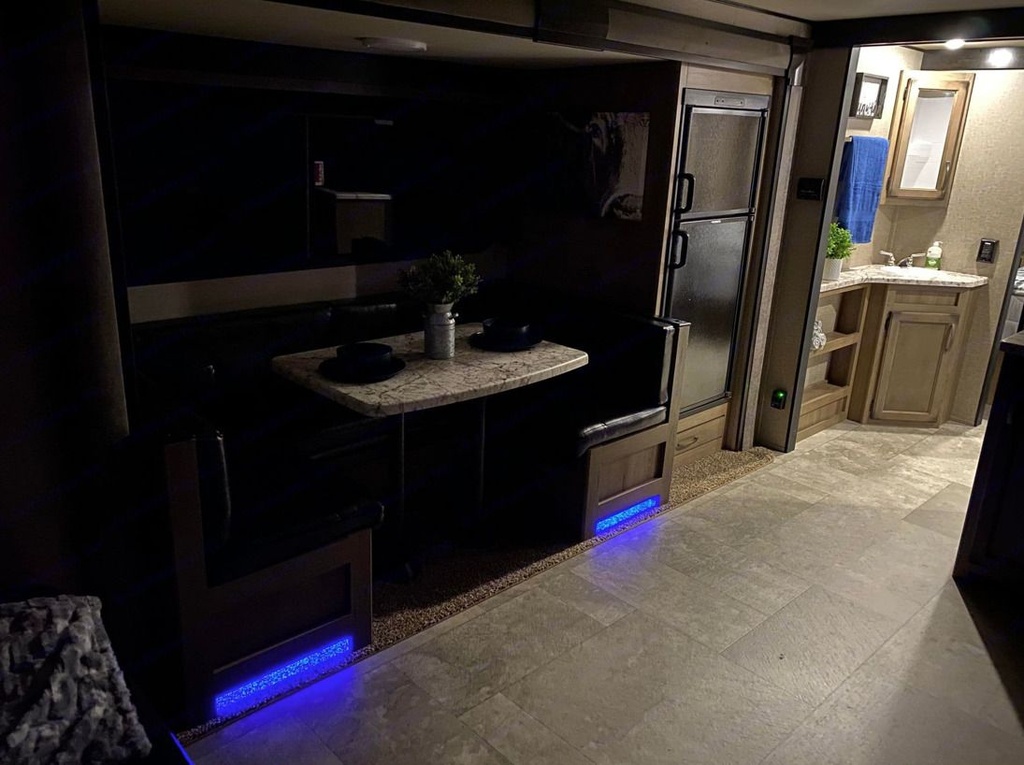 Photo 7 - 2020 Grand Design Travel Trailer rental photo 9