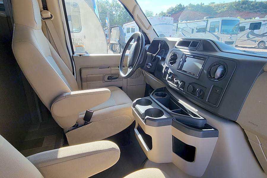 Photo 4 - 2020 Thor Motor Coach Class C Motorhome rental photo 6