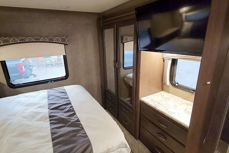 Photo 7 - 2020 Thor Motor Coach Class C Motorhome rental photo 9