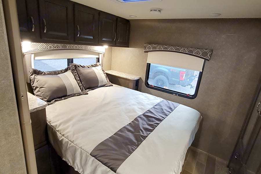 Photo 9 - 2020 Thor Motor Coach Class C Motorhome rental photo 11
