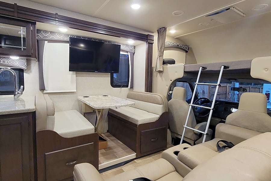 Photo 11 - 2020 Thor Motor Coach Class C Motorhome rental photo 13