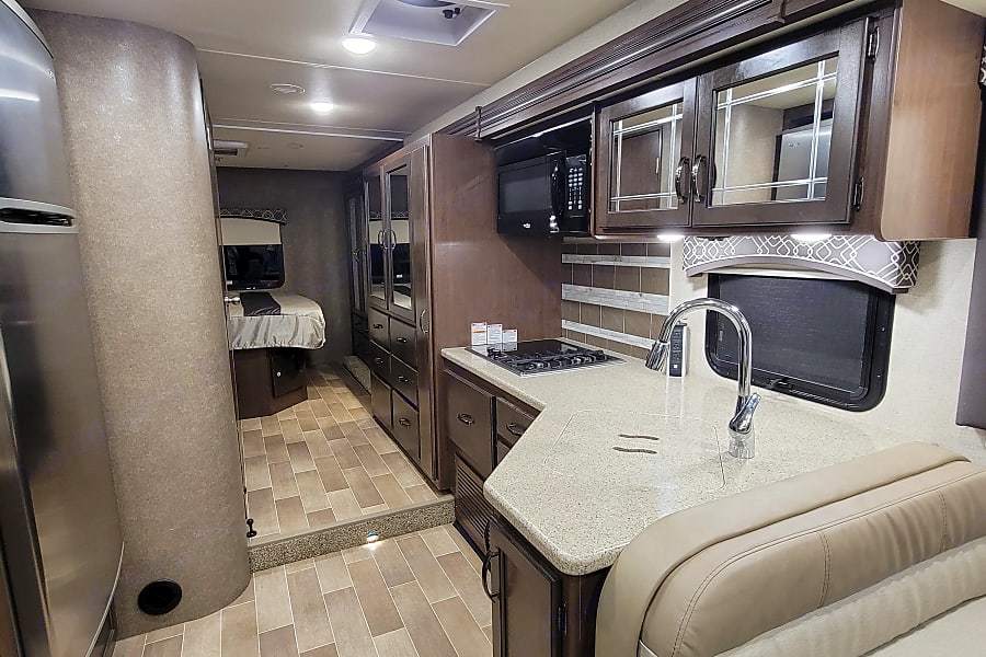 Photo 31 - 2020 Thor Motor Coach Class C Motorhome rental photo 33