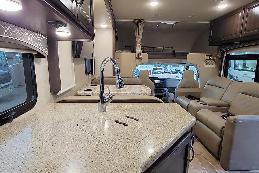 Photo 38 - 2020 Thor Motor Coach Class C Motorhome rental photo 40