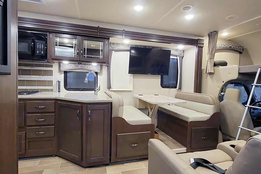 Photo 42 - 2020 Thor Motor Coach Class C Motorhome rental photo 44