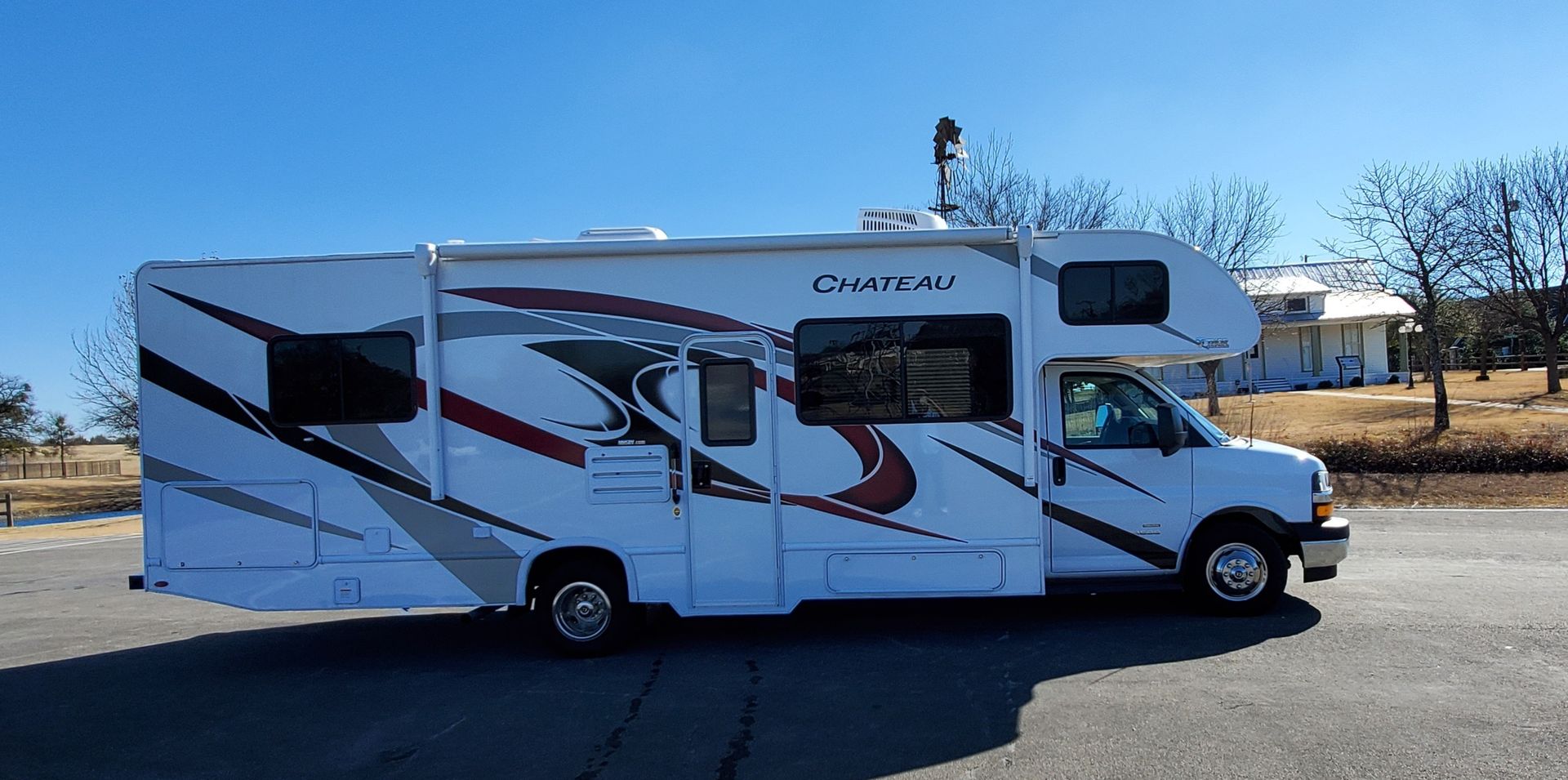 Photo 0 - 2022 Thor Class C Motorhome rental photo 4