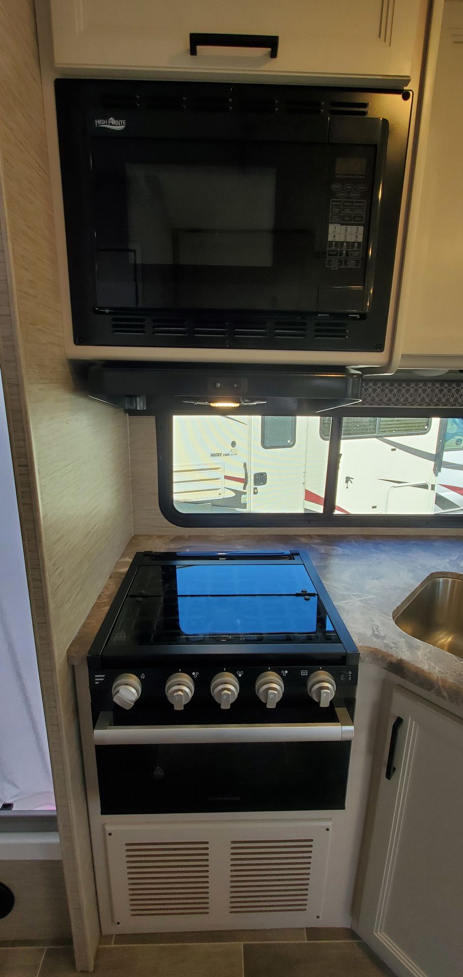 Photo 2 - 2022 Thor Class C Motorhome rental photo 13