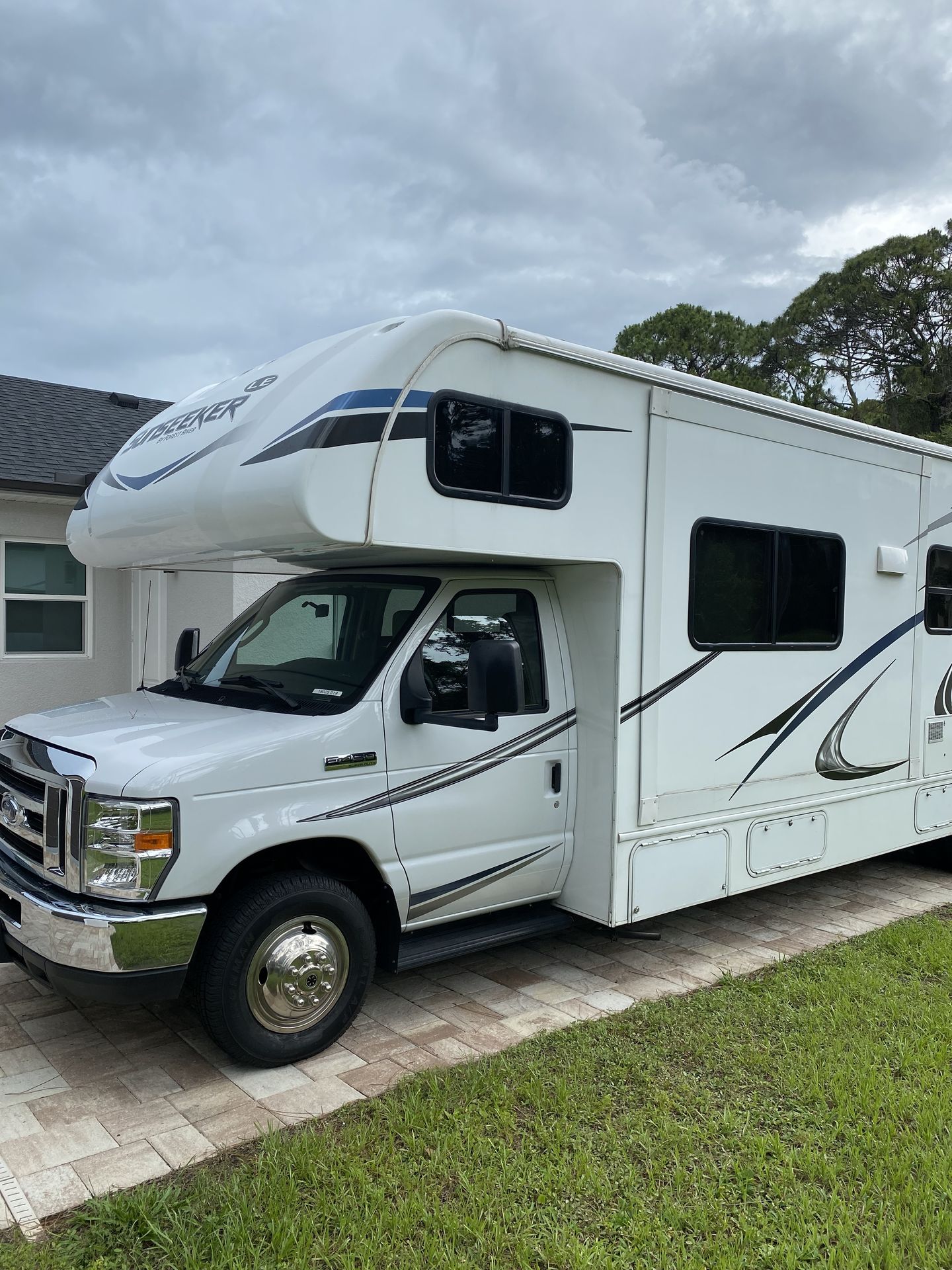 Photo 11 - 2019 Forest River Class C Motorhome rental photo 12