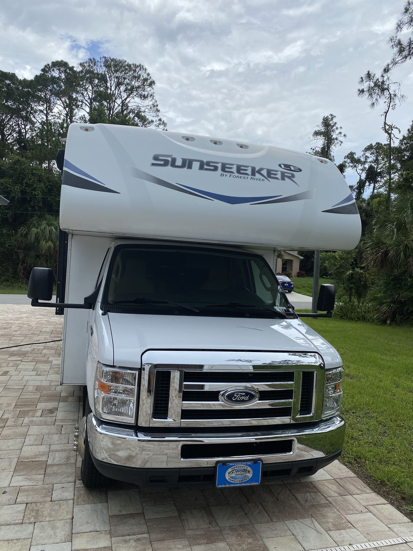 Photo 12 - 2019 Forest River Class C Motorhome rental photo 13