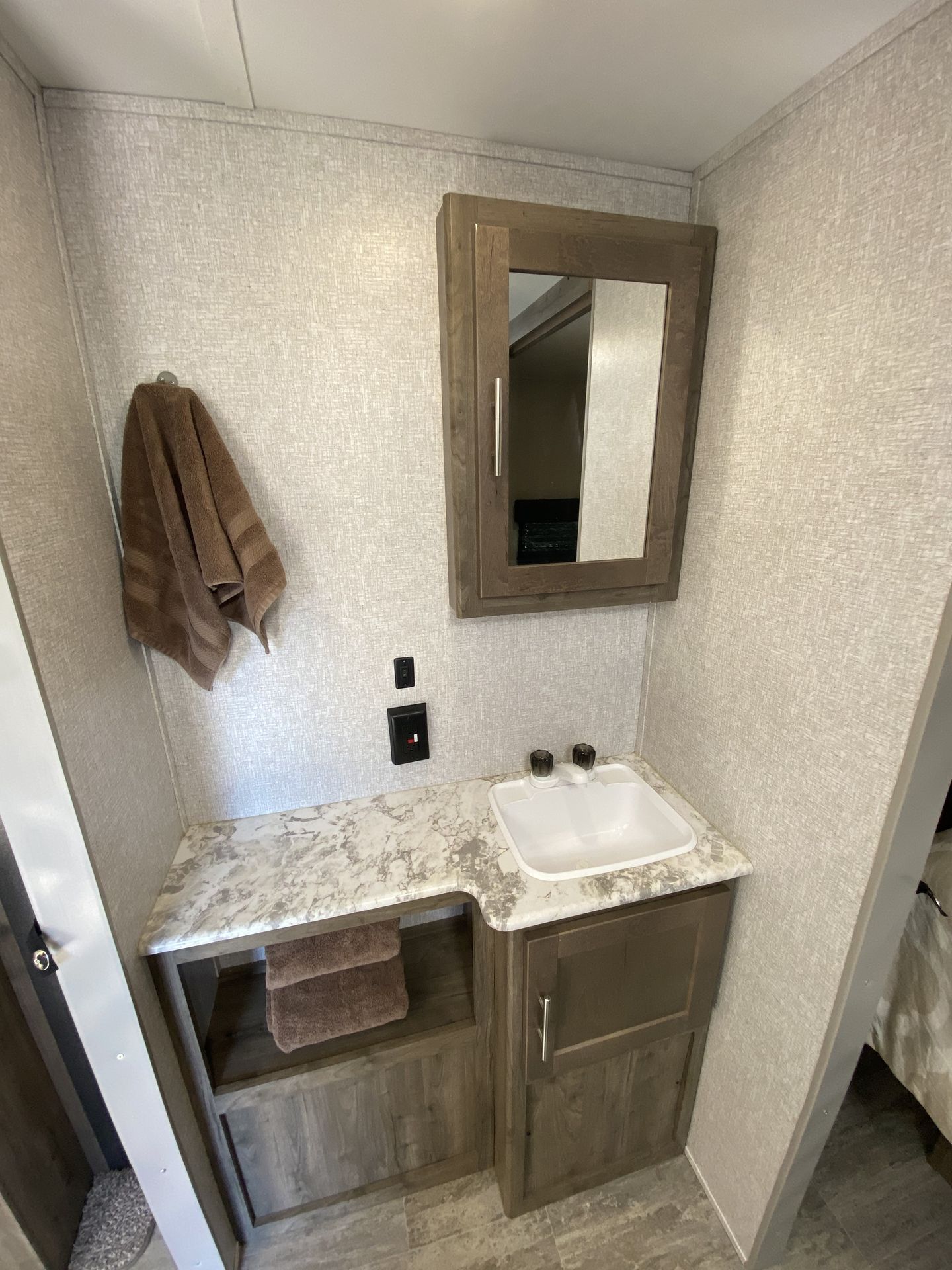 Photo 11 - 2020 Dutchmen Travel Trailer rental photo 13