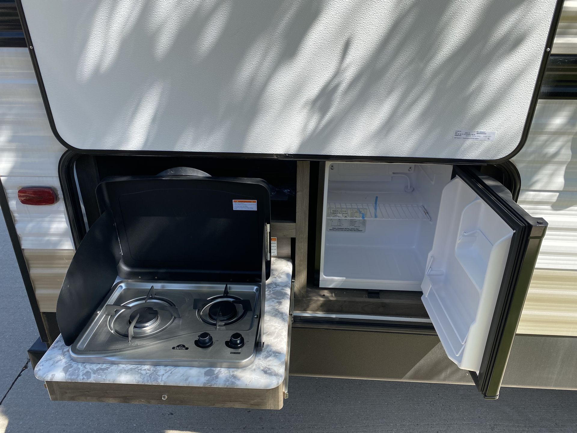 Photo 14 - 2020 Dutchmen Travel Trailer rental photo 16