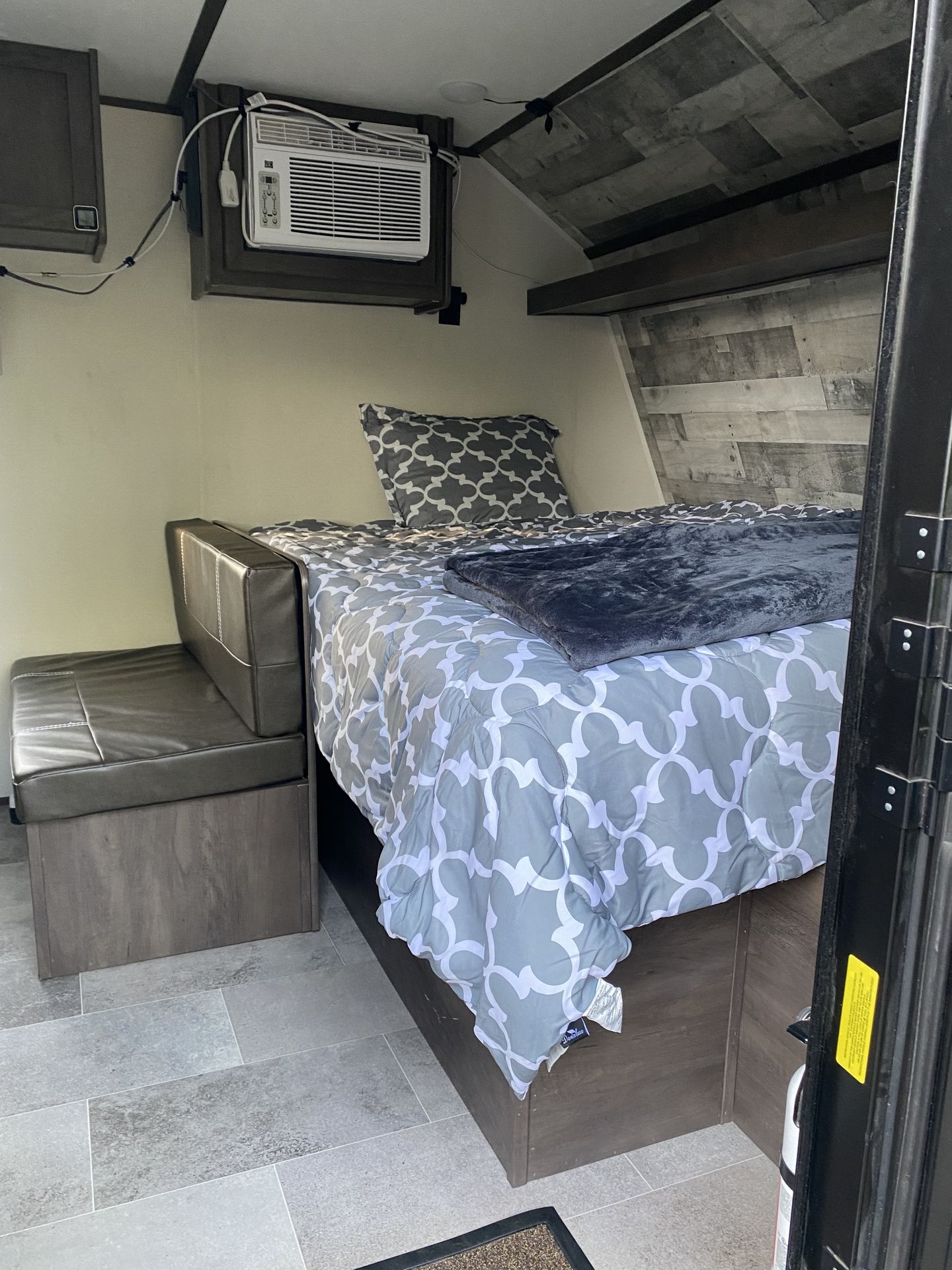 Photo 13 - 2022 Dutchman Travel Trailer rental photo 15