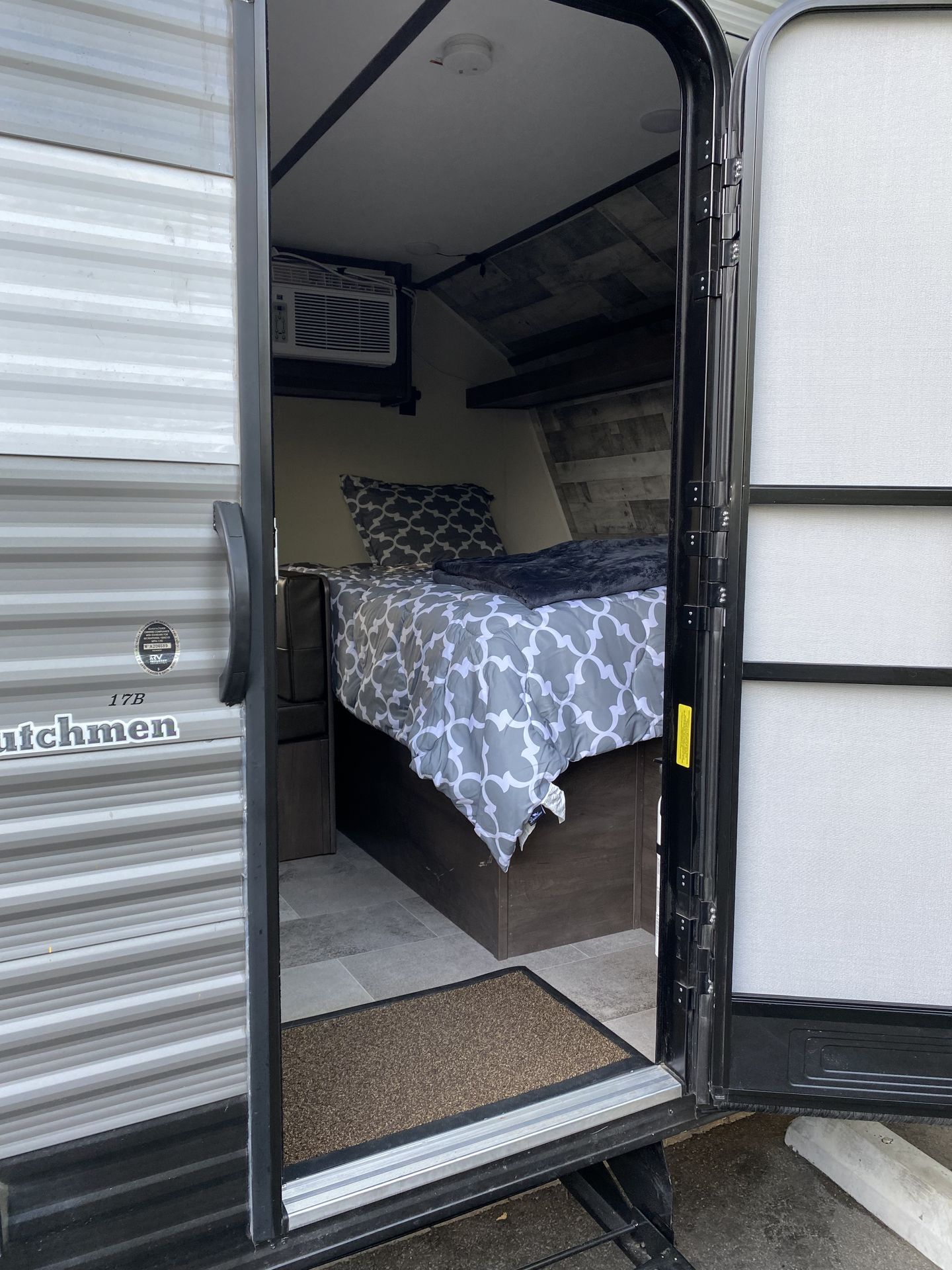 Photo 22 - 2022 Dutchman Travel Trailer rental photo 23