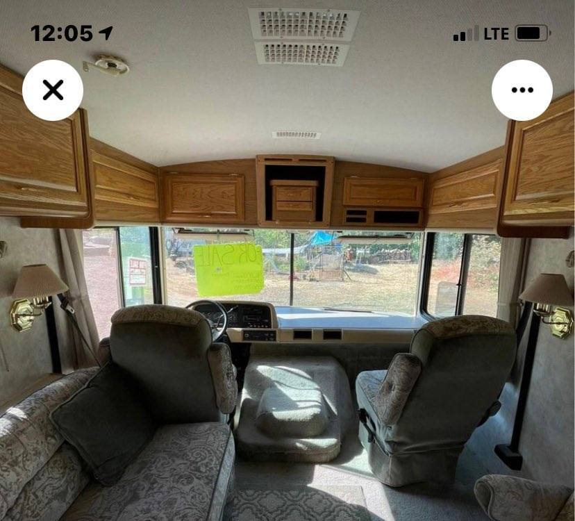 Photo 7 - 1997 Fleetwood Class A Motorhome rental photo 9
