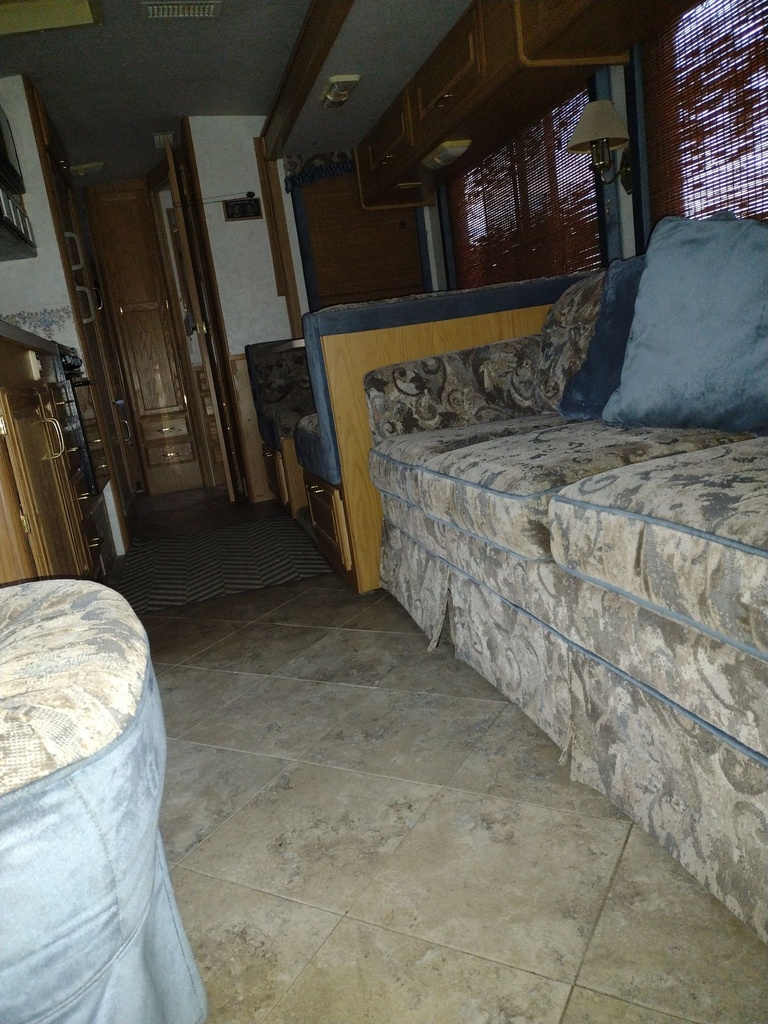 Photo 2 - 1998 Bounder Class A Motorhome rental photo 4