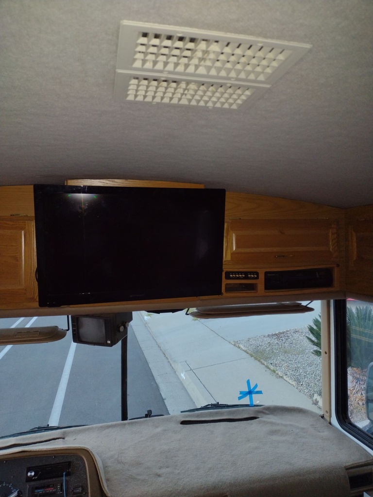 Photo 7 - 1998 Bounder Class A Motorhome rental photo 9