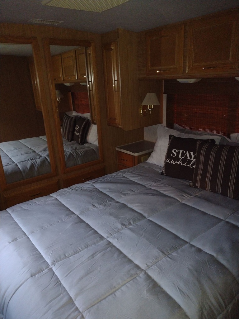 Photo 8 - 1998 Bounder Class A Motorhome rental photo 10