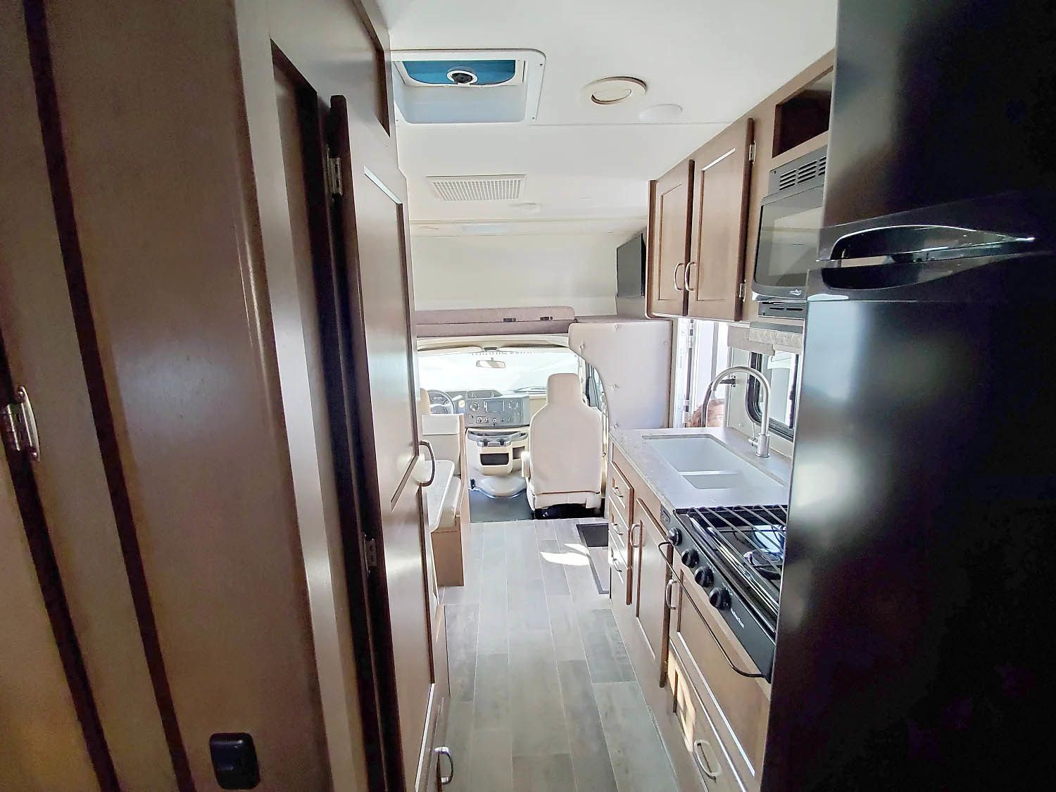 Photo 0 - 2019 Winnebago Class C Motorhome rental photo 5