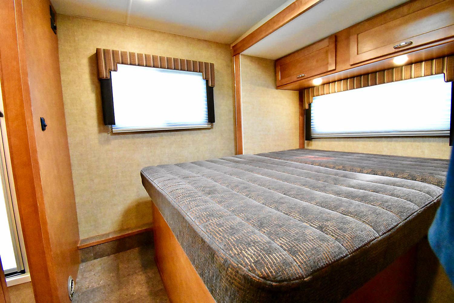 Photo 3 - 2018 Winnebago Class C Motorhome rental photo 5