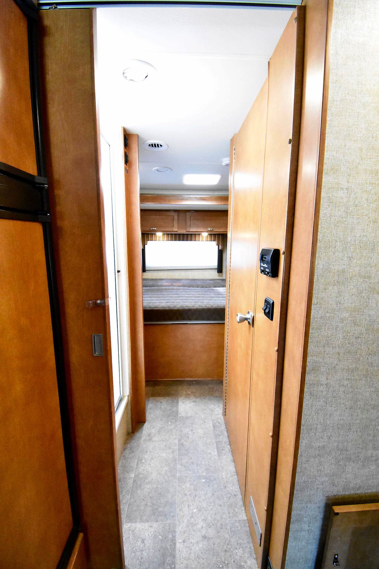 Photo 18 - 2018 Winnebago Class C Motorhome rental photo 20