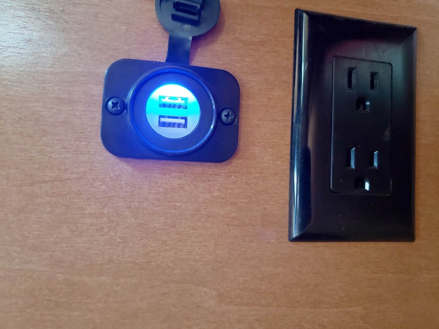 Photo 1 - 2018 Winnebago Class C Motorhome rental photo 3