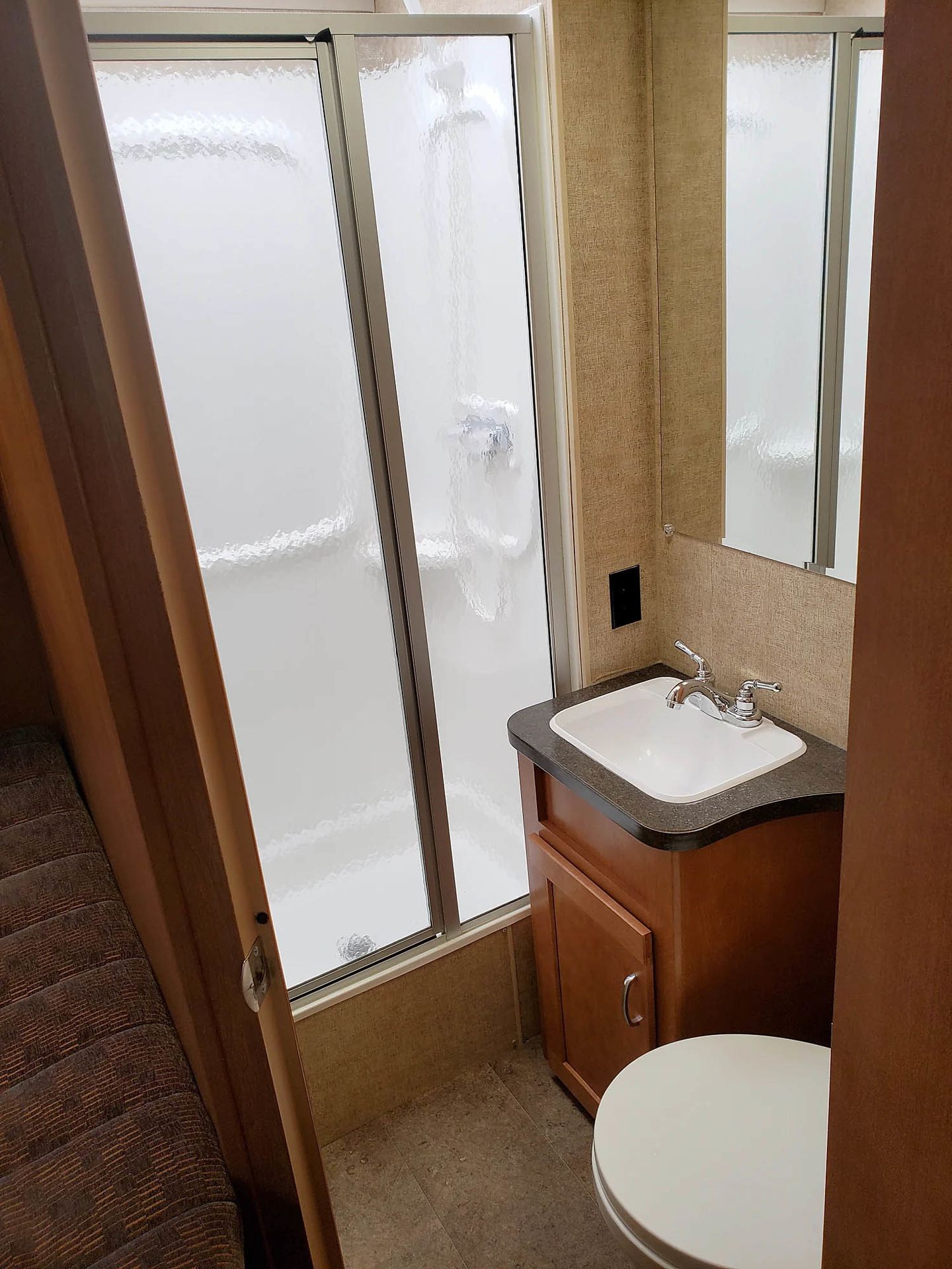 Photo 7 - 2018 Winnebago Class C Motorhome rental photo 9