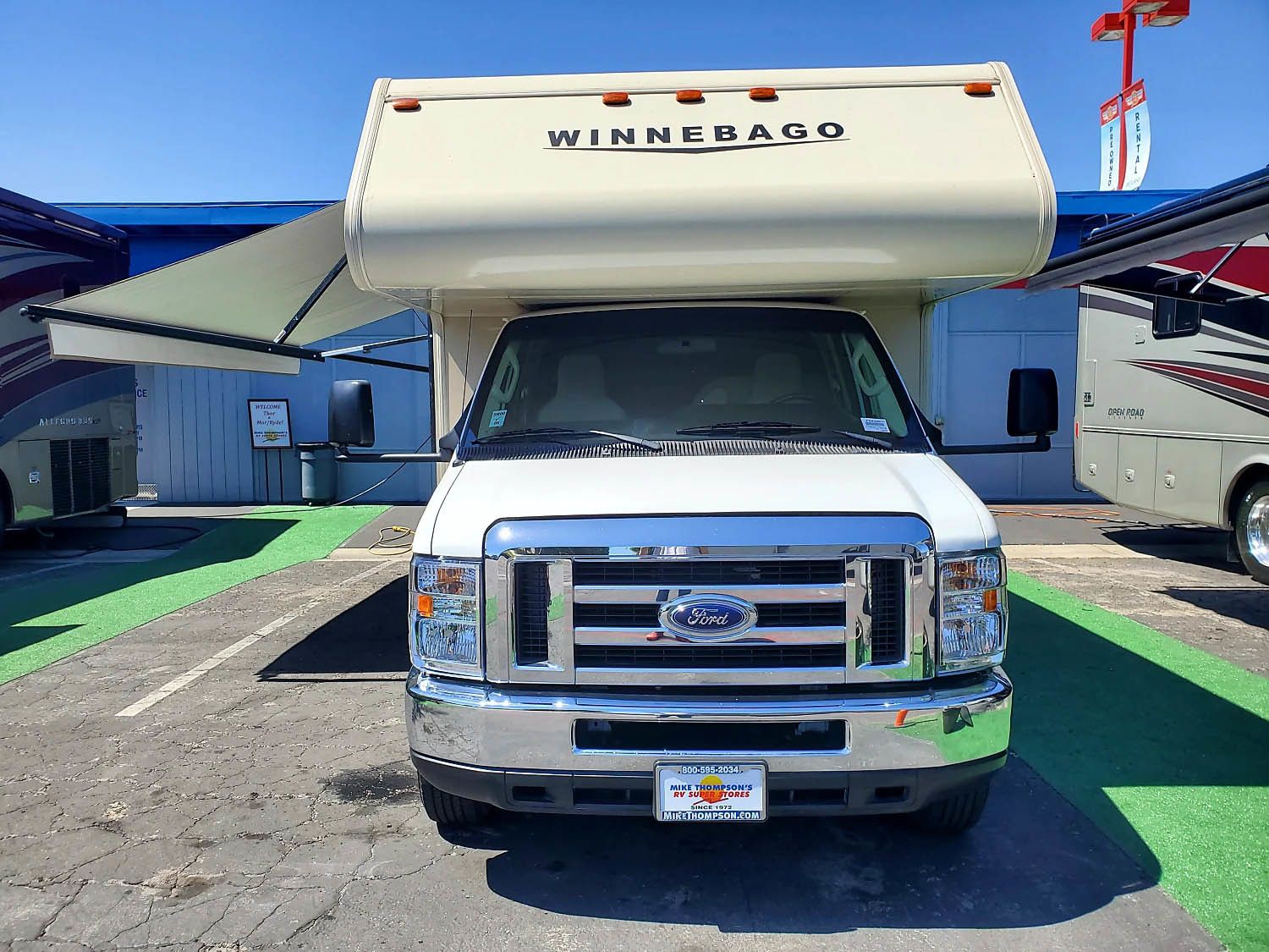Photo 6 - 2018 Winnebago Class C Motorhome rental photo 8