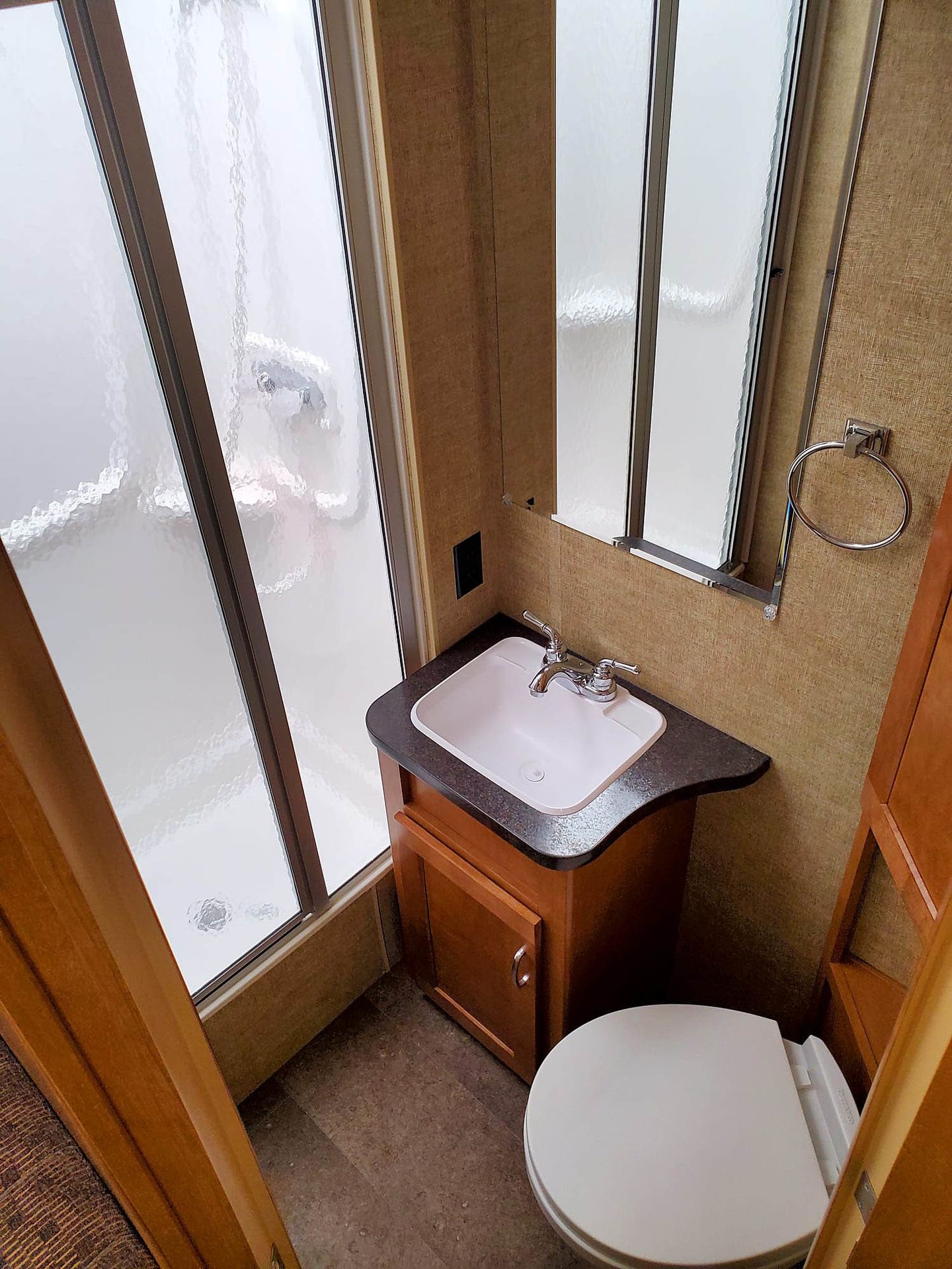 Photo 7 - 2018 Winnebago Class C Motorhome rental photo 9