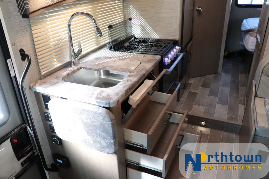Photo 11 - 2021 Thor Motor Coach Class C Motorhome rental photo 13