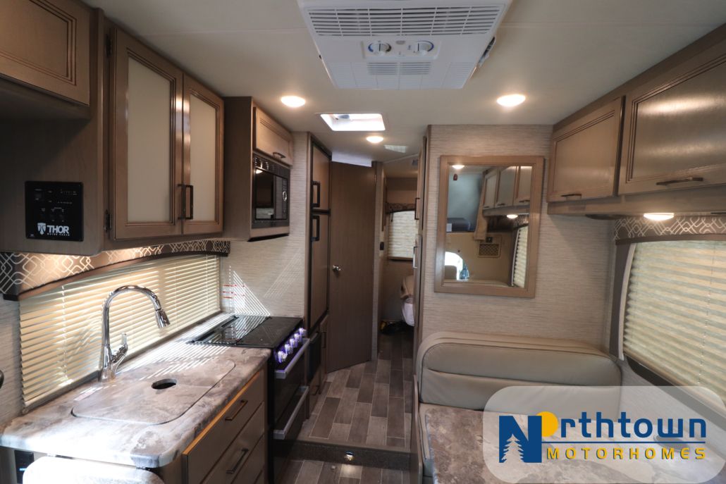 Photo 13 - 2021 Thor Motor Coach Class C Motorhome rental photo 15