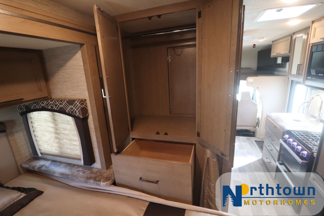Photo 18 - 2021 Thor Motor Coach Class C Motorhome rental photo 20