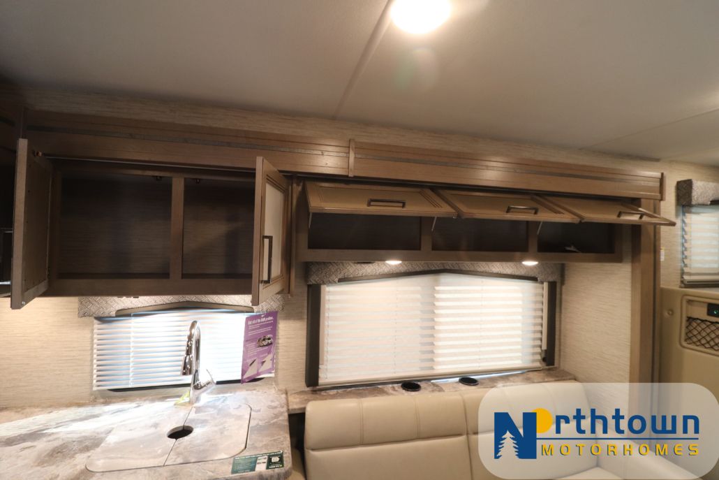 Photo 16 - 2022 Thor Motor Coach Class C Motorhome rental photo 18