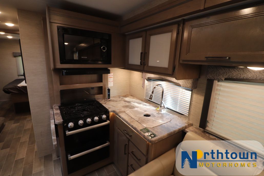 Photo 24 - 2022 Thor Motor Coach Class C Motorhome rental photo 26