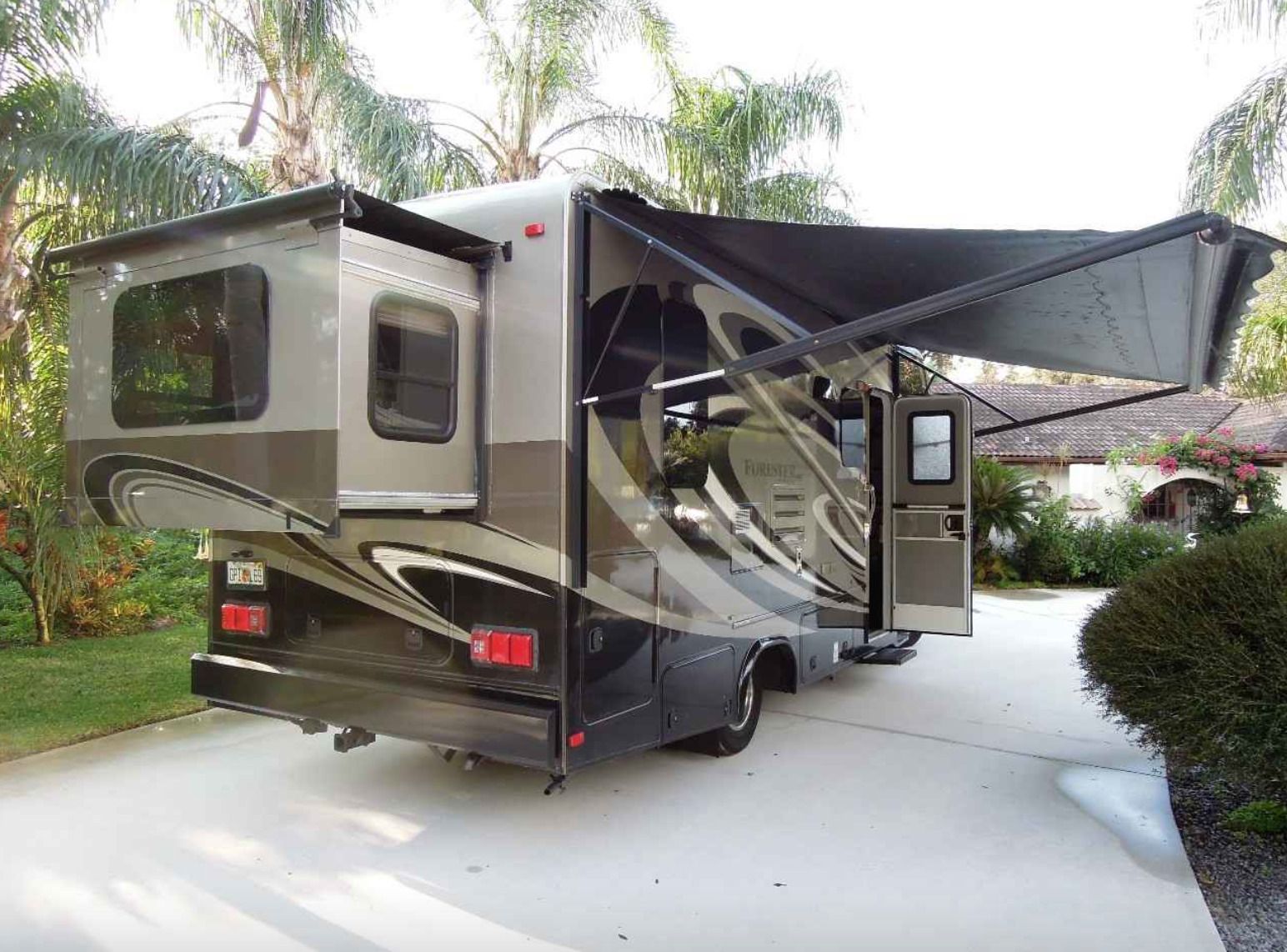 Photo 20 - 2015 Forest River Class C Motorhome rental photo 22