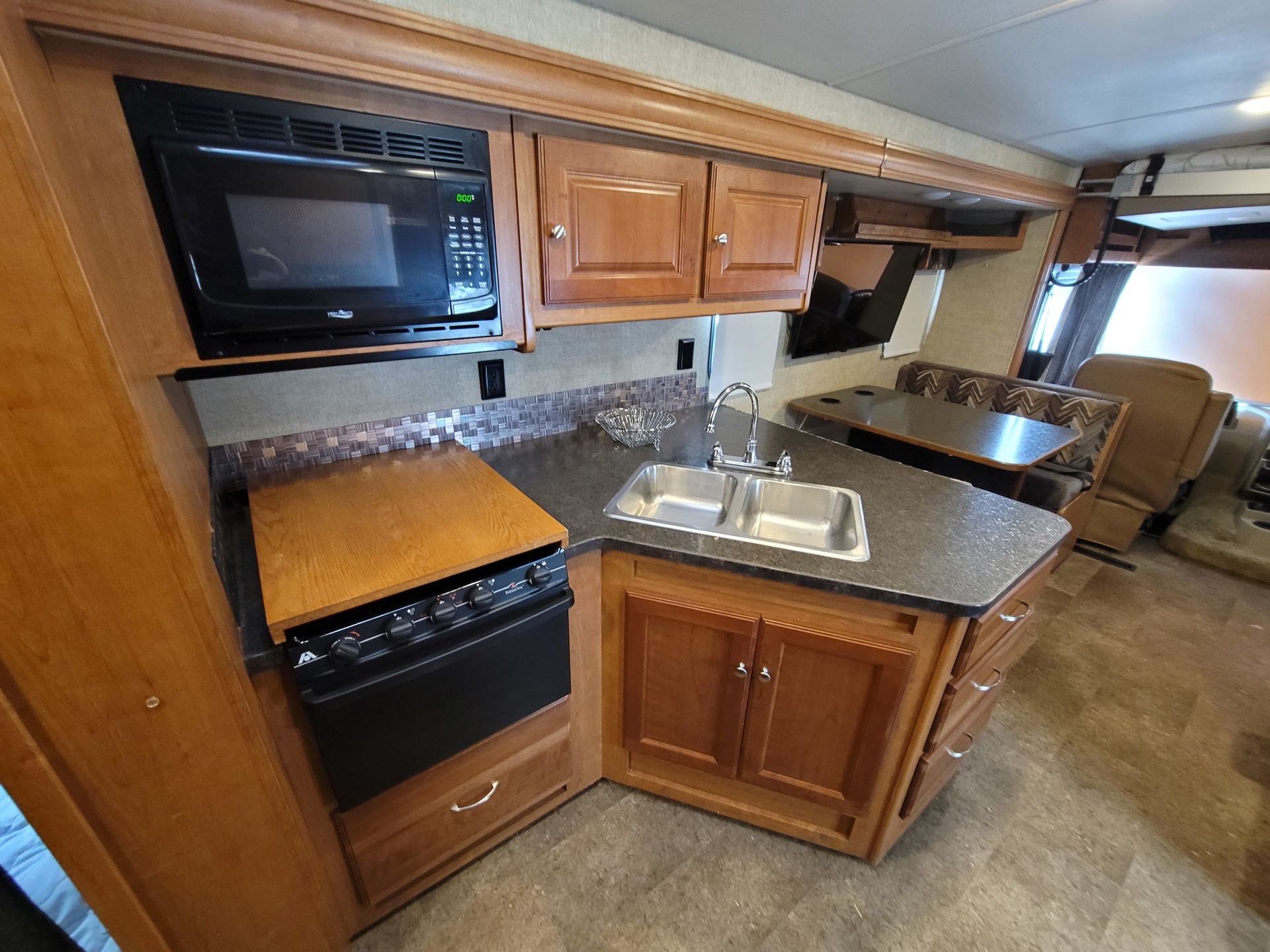 Photo 1 - 2018 Winnebago Class A Motorhome rental photo 13