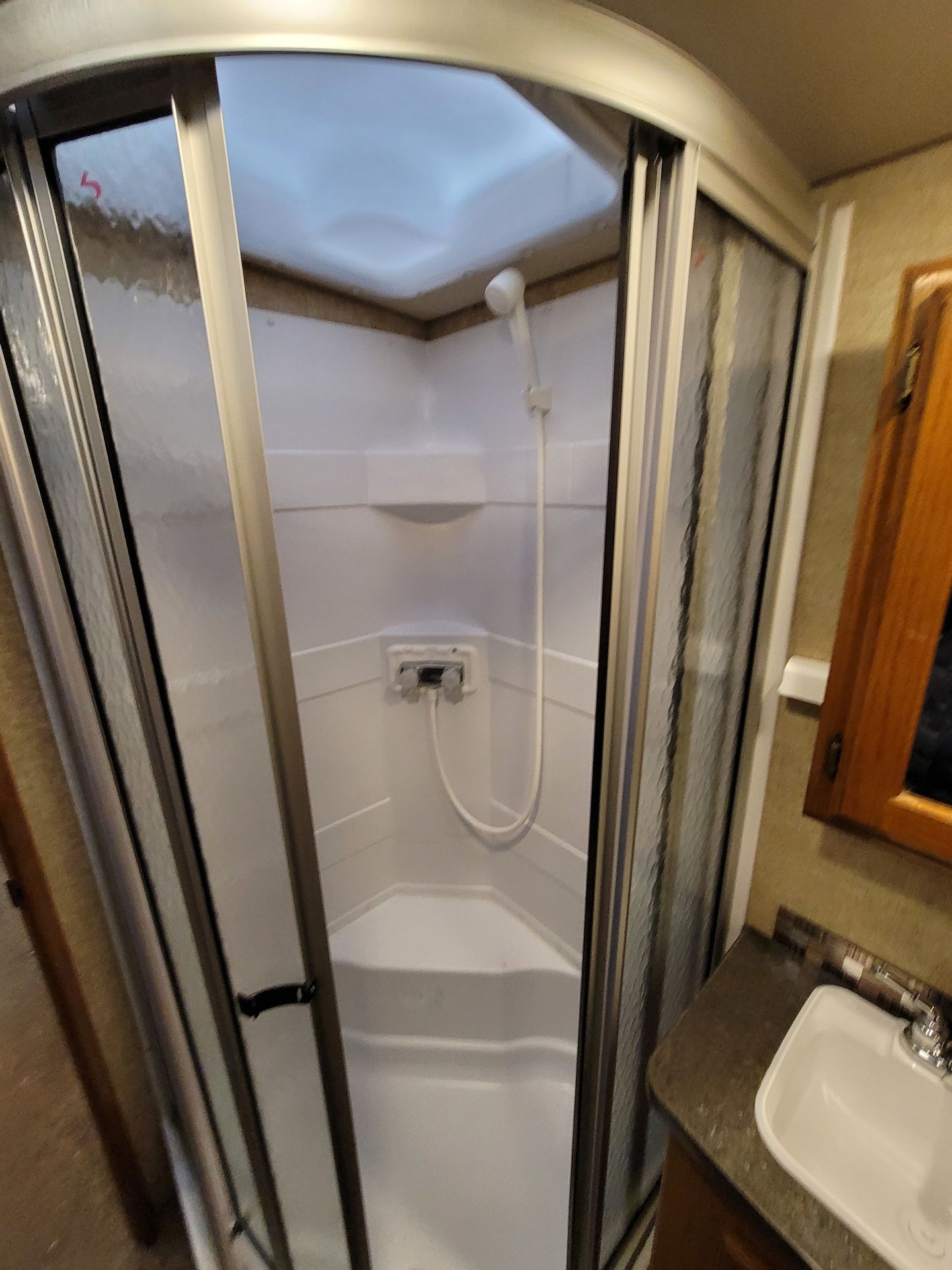 Photo 2 - 2018 Winnebago Class A Motorhome rental photo 17