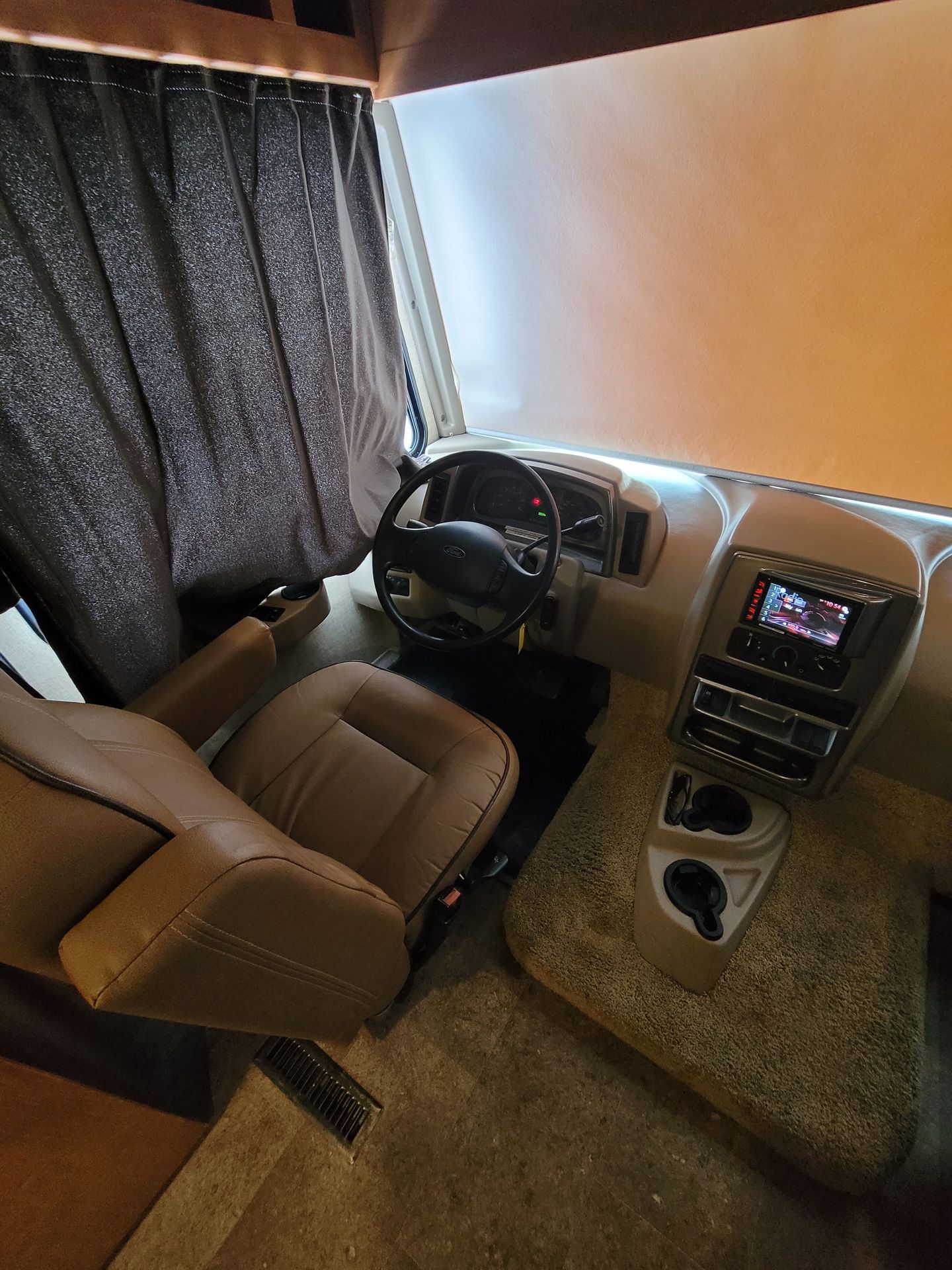 Photo 2 - 2018 Winnebago Class A Motorhome rental photo 18