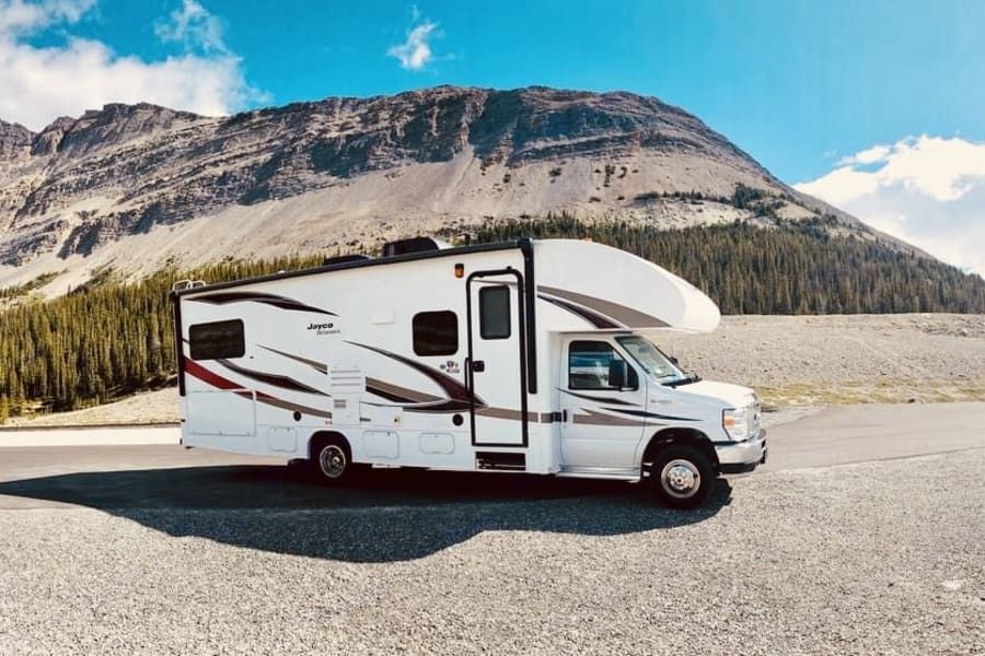 Photo 5 - 2018 Jayco Class C Motorhome rental photo 7