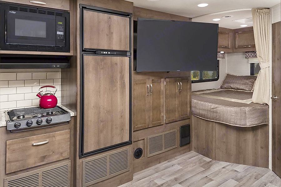 Photo 9 - 2018 Jayco Class C Motorhome rental photo 11