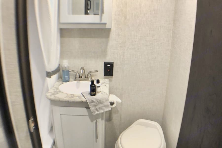 Photo 4 - 2019 Keystone Travel Trailer rental photo 6