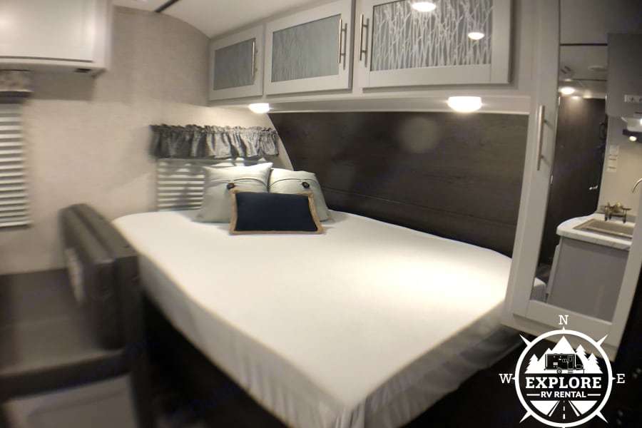 Photo 5 - 2019 Keystone Travel Trailer rental photo 7