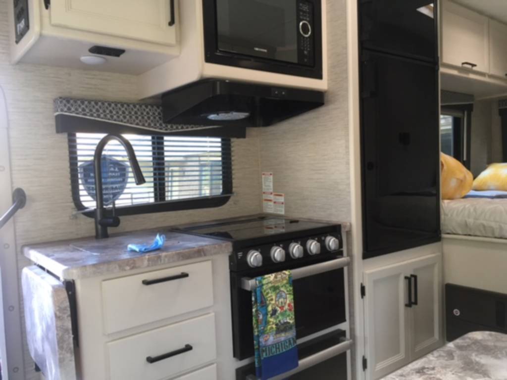 Photo 0 - 2020 Thor Class A Motorhome rental photo 4