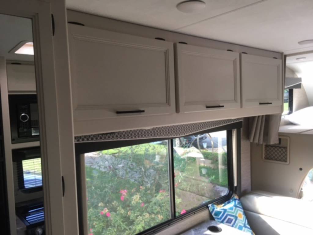 Photo 1 - 2020 Thor Class A Motorhome rental photo 8