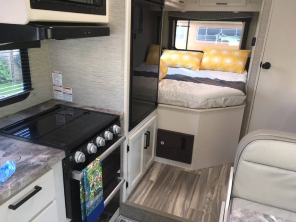 Photo 3 - 2020 Thor Class A Motorhome rental photo 20