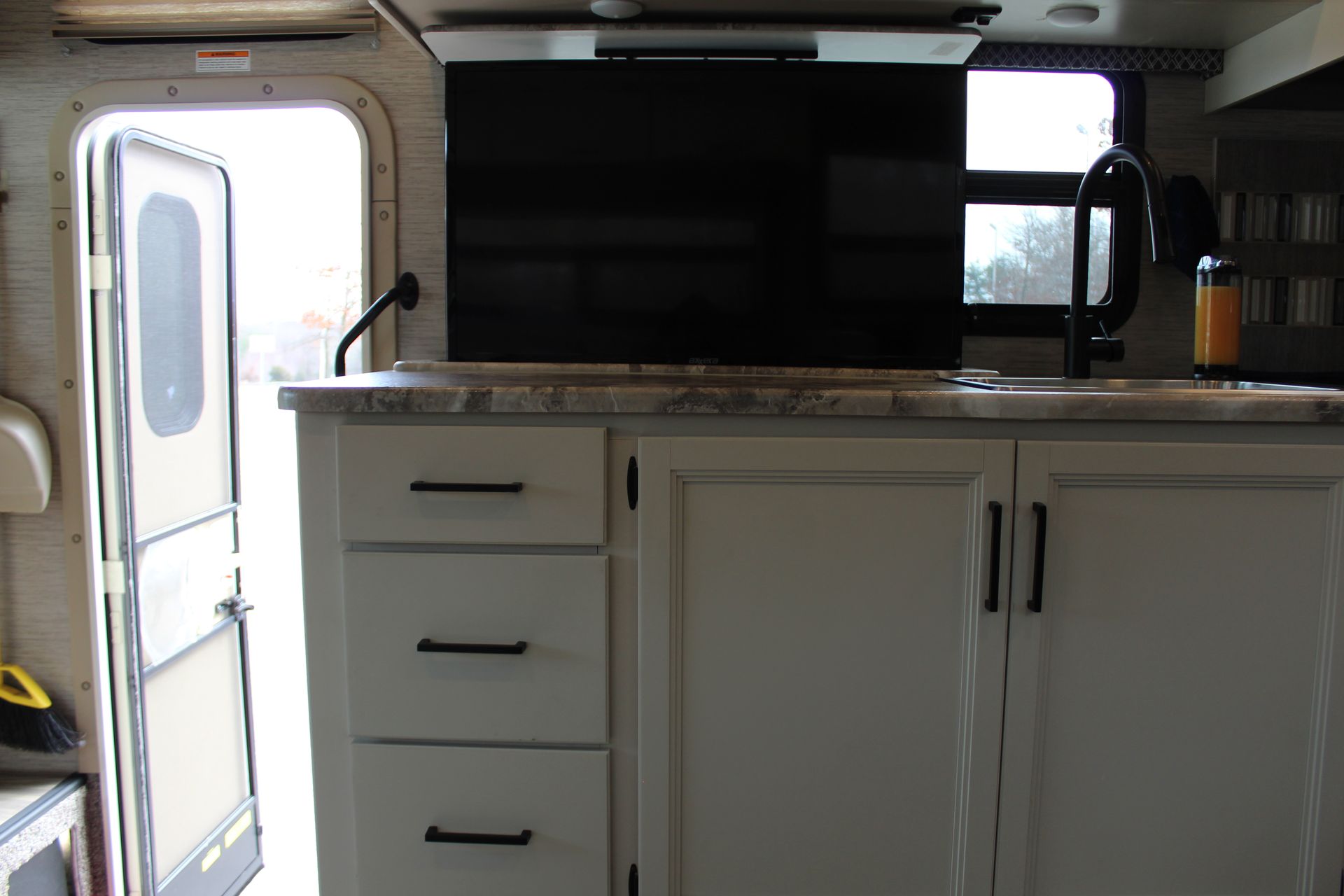 Photo 7 - 2021 Thor Motor Coach Class A Motorhome rental photo 9