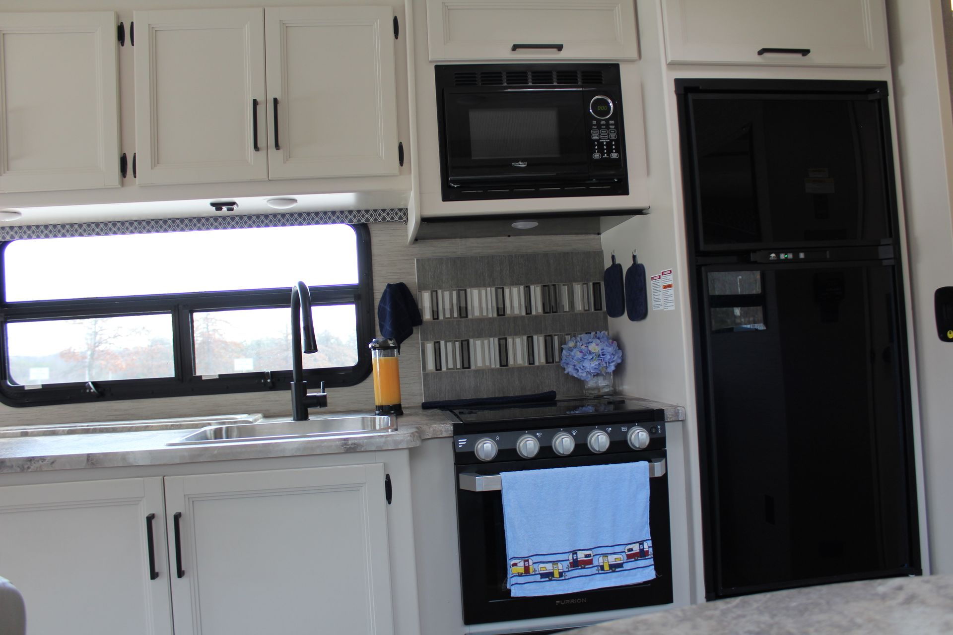 Photo 8 - 2021 Thor Motor Coach Class A Motorhome rental photo 10