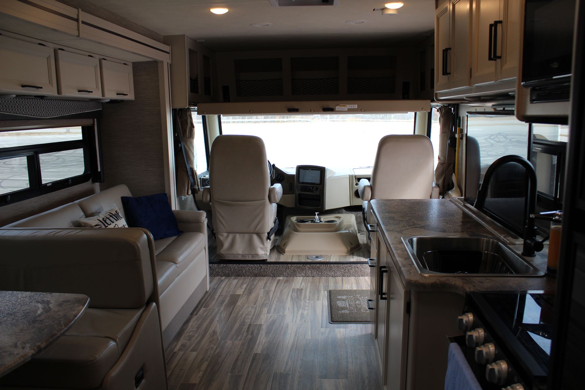 Photo 13 - 2021 Thor Motor Coach Class A Motorhome rental photo 15